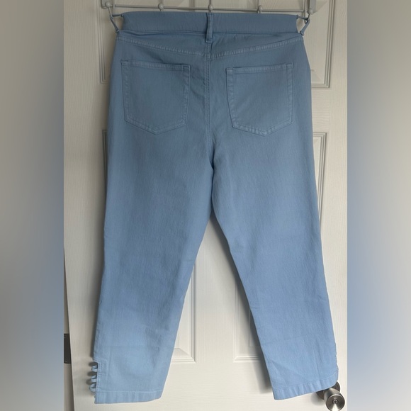 New Denim & Co. Classic Stretch Slim Straight Crop Jean size 10 Sky Blue Wash - Picture 3 of 8